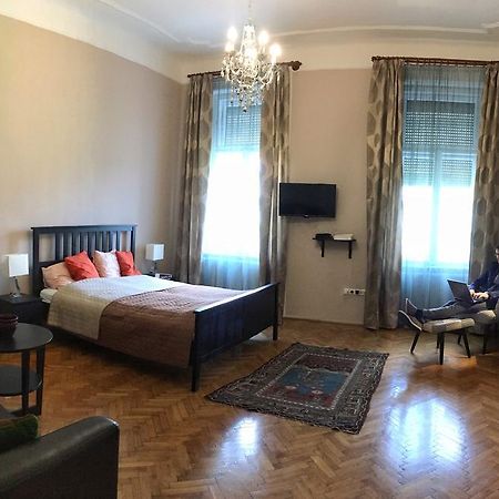 Diamonds Apartment With 2 Rooms Near Guzsdu Udvar Budapest Exterior photo